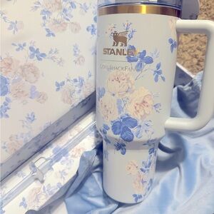 Stanley X love shack fancy blue 40 oz.